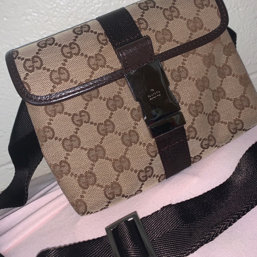 Gucci Fanny pack the can be worn for all occasions